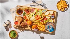 最強美式漢堡來了！「美軍俱樂部」與「sheep+pony」打造厚漢堡巡禮。（圖／品牌業者提供）