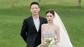 汪小菲馬筱梅婚紗。（圖／翻攝自微博）