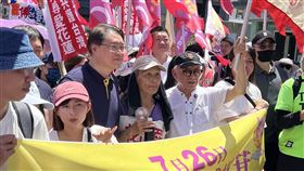 ▲反共護台志工聯盟與民進黨合辦「護國大遶境」首日在花蓮誓師出發。（圖／記者劉秀敏攝影）