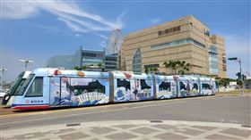 跟著邰哥搭輕軌！暑期高雄輕軌廣告超吸睛　打造關鍵守護列車（業配勿用）