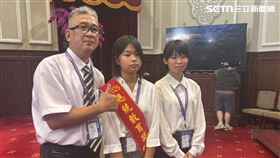 總統教育獎國中組得主林言彤和姊姊林千祐先後榮獲總統教育獎肯定。（圖／記者柯美儀攝影）