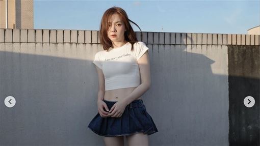 台8女星喊長大！超辣短裙一蹲露出屁股蛋