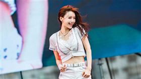 李雅英現身高雄啤酒節演出，並上演濕身秀（圖／寬寬整合行銷提供）