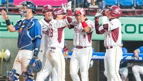 ▲張閔勛揮出逆轉滿貫砲。（圖／樂天桃猿提供） 