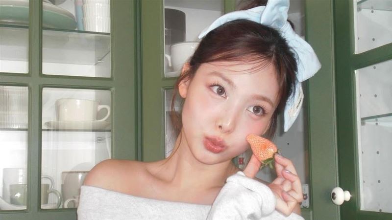 TWICE娜璉演出先買伴手禮　感受港都熱情