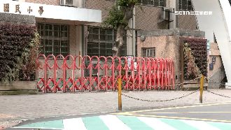 獨／把走廊當廚房？直擊教職員烹飪午餐