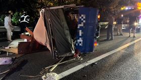 國道翻車事故現場。（圖／翻攝畫面）