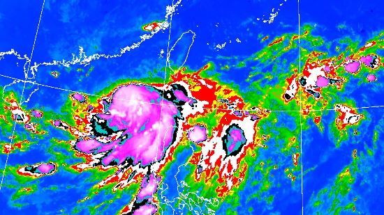 丹娜絲到家門口就發威　氣象署發大雨特報