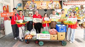 ▲新光人壽邀請小農夥伴落實共好回饋，捐贈醜蔬果至臻佶祥食物銀行，延續食物壽命。（圖／新光人壽提供） 