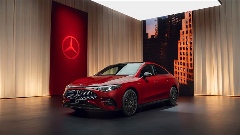 流線型LED頭燈與更具張力的車身線條展現動感跑格。（翻攝Mercedes-Benz網站）