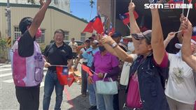 ▲花蓮縣議長張峻帶著上百名鄉親為「護國大遶境」隊伍加油打氣。（圖／記者劉秀敏攝影）