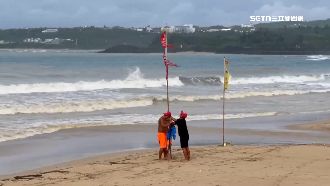 丹娜絲進逼發海警　墾丁南灣插紅旗禁下水