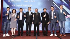 ▲KPMG攜手玉山科技協會舉辦「2025玉山安侯論壇」，剖析全球半導體產業鏈新局勢，KPMG點出台廠三大風險：關稅震盪、屬地主義、人才荒。（圖／KPMG安侯建業提供）