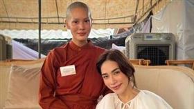 泰國知名女演員珍妮提恩坡蘇皖（Janie Tienphosuwan）震撼宣布剃度出家。（圖／翻攝自IG)
