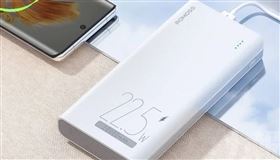 ▲中國電源配件供應商「羅馬仕」緊急回收逾49萬台行動電源，指該產品存在自燃風險。（圖／翻攝微博）