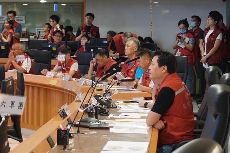 因應丹娜絲颱風襲台，新北市府5日強化三級開設，召開整備會議。（圖／翻攝畫面）