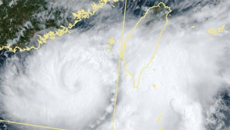 丹娜絲觸陸前轉中颱　暴風圈傍晚進中南部