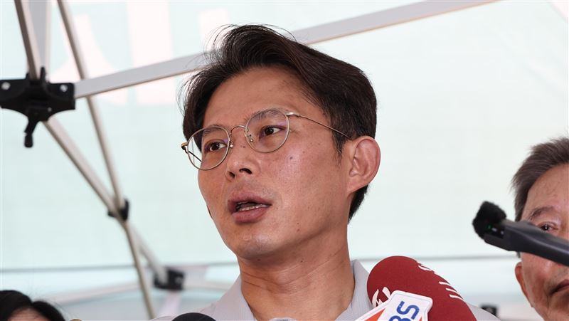 黃帝穎律師：黃國昌應向小草及社會道歉！