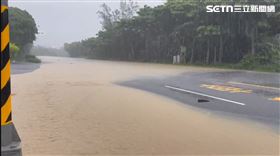 第4號颱風「丹娜絲」暴風圈擴大，風浪愈來愈強。（圖／翻攝畫面）