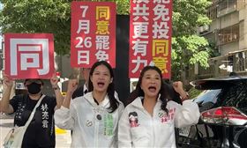 ▲林亮君、林楚茵掃街呼籲罷免王鴻薇（圖／林亮君辦公室提供） 