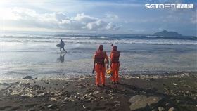 ▲海巡署將針對觀浪群眾強力執法，最高可裁罰25萬元。（圖／翻攝畫面）