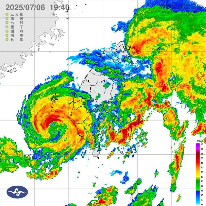 台灣東部海域出現逆時針旋轉低壓，目前已經來到東北角。（圖／翻攝自台灣颱風論壇｜天氣特急）