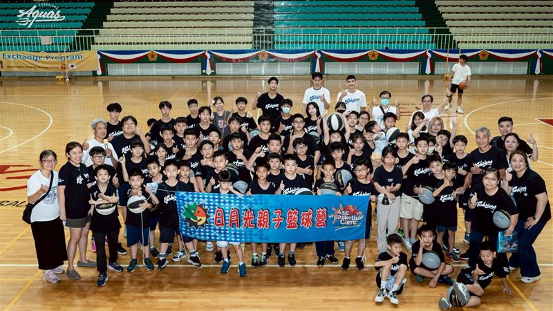 高雄全家海神與日月光合辦親子籃球營。（圖／高雄全家海神提供）