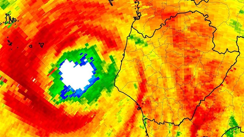 丹娜絲中心抵台南隔壁了！估凌晨從這登陸