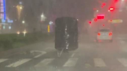 丹娜絲夜襲！台南金爐飄移爭道：顯靈？