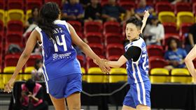 ▲瓊斯杯女籃最終戰對日本，台灣隊彭詩晴率隊穩住戰局全場攻下24分，聯手庫克斯26分，率台灣隊以89：79收下勝利。（圖／籃球協會提供） 