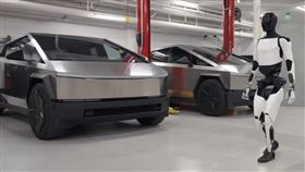 ▲特斯拉生產的Optimus因細節問題暫停製造。（圖／翻攝自特斯拉官方YT）