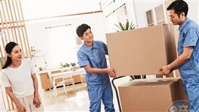 清潔工Ａ夫幫醫師娘清運廢棄家具，因而展開7個月的不倫戀。（示意圖，東方IC）