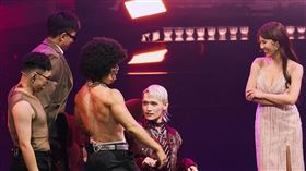 《炎上  鍾明軒》火伴帶來〈大外軒RAP〉（圖／薩泰爾娛樂提供）