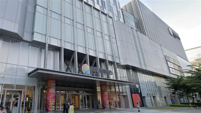 丹娜絲炸一晚遠離 台南2大百貨照常營業