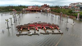 台南,台南市,北門區,牌樓,畫面,飛簷,斗拱,風貌,五門式,紅檜木,積淹水,南鯤鯓代天府,丹娜絲▲圖片描述。（圖／翻攝自「免呸」臉書）