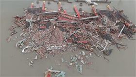 丹娜絲颱風，淹水，南鯤鯓代天府，空拍畫面曝！慘成一片汪洋，牌樓如廢墟 神尊泡水(圖／翻攝自自「免呸」臉書)