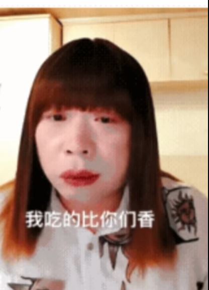 ​中國南京一名60位男子，打扮成偽娘，成功約到千位直男與發他生性關係。（圖／微博）