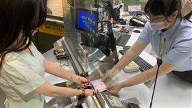  ▲台北捷運免費拿衛生棉。（圖／台北捷運提供）