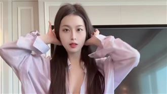 百萬辣模只穿內衣褲入鏡　G級美胸包不住