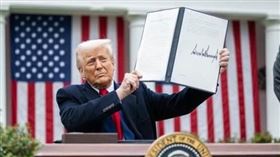 美國總統川普宣布將對各國開徵對等關稅。（圖／翻攝自THE White House粉專）
