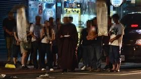 家屬重回現場招魂現場情形。（圖／記者莊淇鈞攝影）