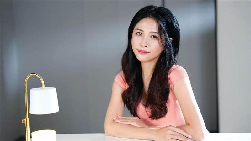 50歲美魔女出道當歌手「超狂背景」曝光