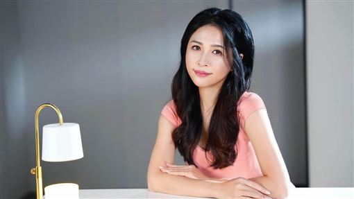 50歲美魔女出道當歌手「超狂背景」曝光