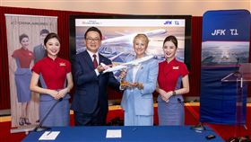 ▲華航宣布明年進駐紐約新第一航廈，以旅客的角度從心出發，全面優化長途飛行的搭機體驗，致力帶給旅客嶄新服務。（圖／華航提供） 