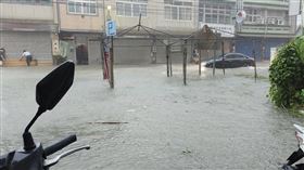 彰化,大雷雨,淹水,鹿港,積水,災情（圖／翻攝自臉書我愛鹿港小鎮2）