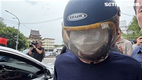 謝男見到媒體包圍，又開始發出低沉悲鳴聲。（圖／記者黃翎瑄攝）