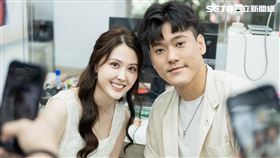 張晏塵和老公在颱風天冒風雨，到戶政事務所登記結婚。（圖／張晏塵提供）