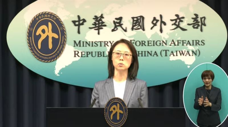 外交部副發言人陳怡君主持外交部例行記者會。（圖／翻攝自外交部YT）