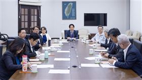 ▲總統賴清德7日深夜與目前正在美國的經貿談判團隊進行視訊通話。（圖／總統府提供）