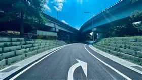 ▲台北市府增設堤頂大道北入國道1號引道，較原動線縮短車程約400公尺、下班尖峰時間可節省旅行時間約4.5分鐘以上，該處引道7月8日正式通車，預計可紓緩舊宗路車流。（圖／台北市交通局提供） 堤頂北引道,內科